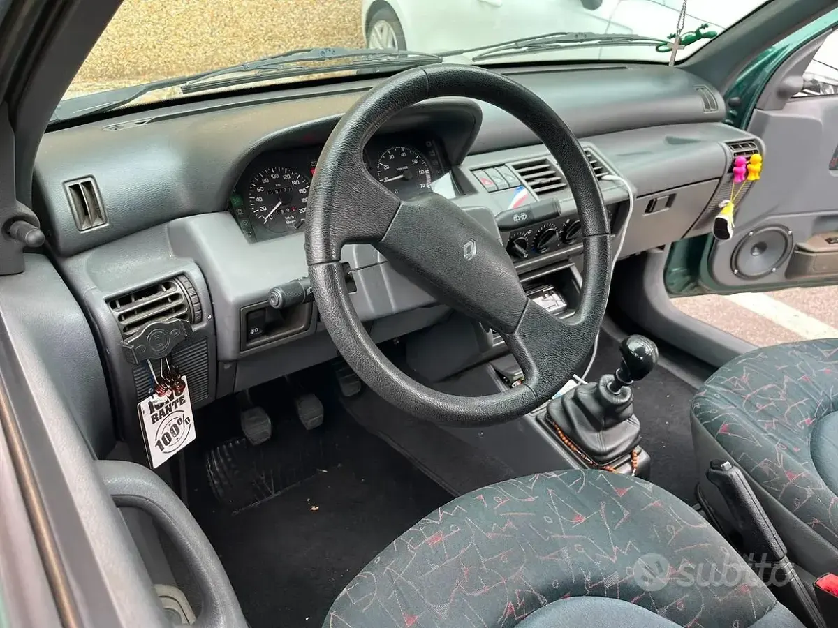 Usata Renault Clio 54 CV (39 kW) 1995 Utilitaria