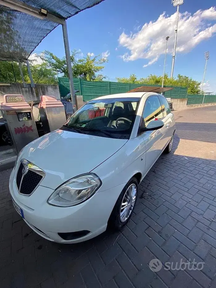 Usata Lancia Ypsilon 60 CV (44 kW) 2008 Bianco Utilitaria