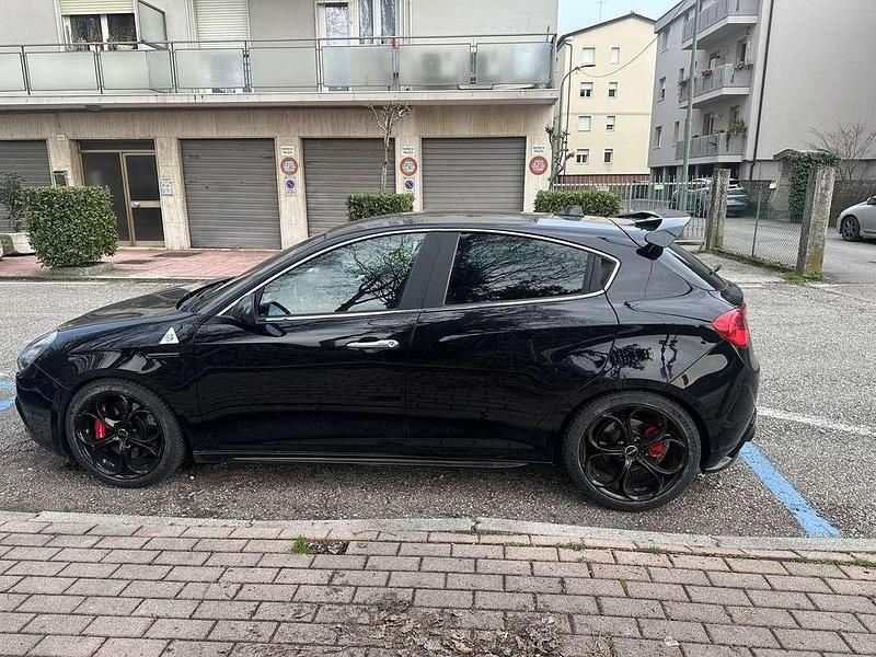 Usata Alfa Romeo Giulietta Quadrifoglio Verde 235 CV (172 kW) 2011 Nero Utilitaria