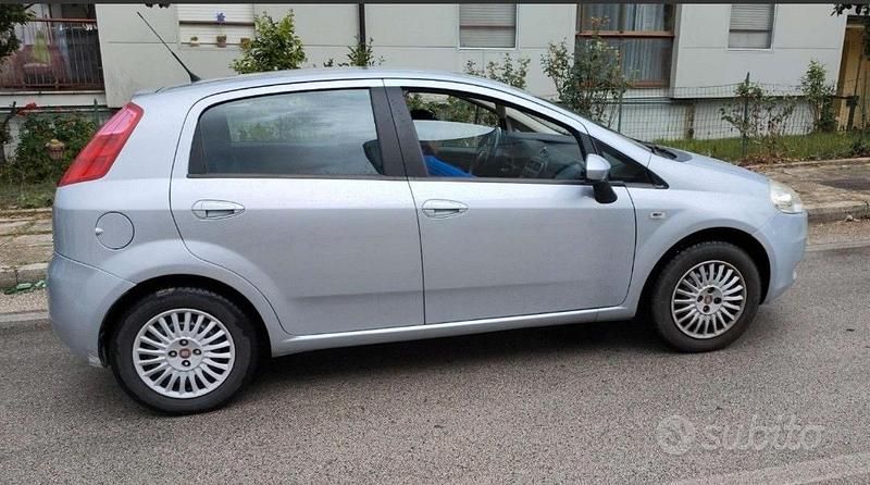 Usata Fiat Grande Punto Dynamic 77 CV (56 kW) 2009 Grigio Utilitaria