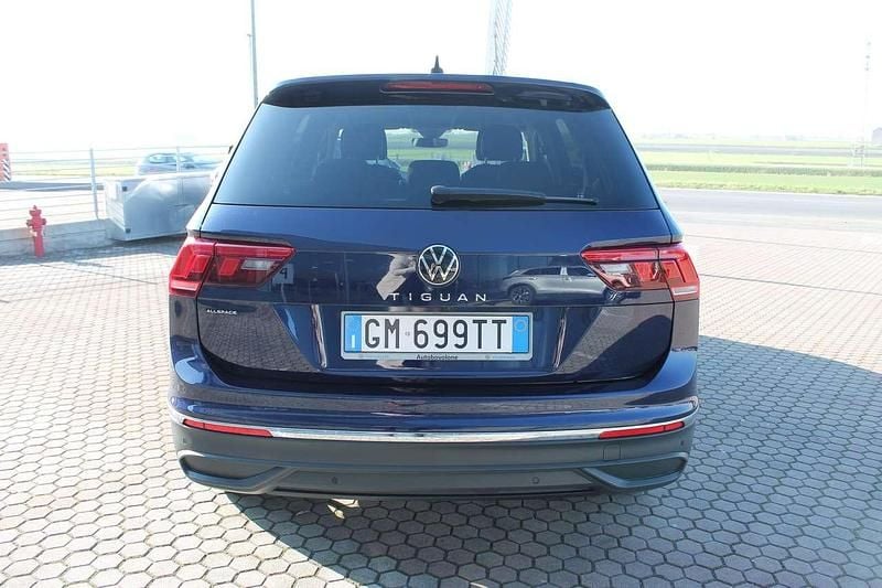 Usata VW Tiguan Allspace Life 150 CV (110 kW) 2023 Atlantic blue SUV
