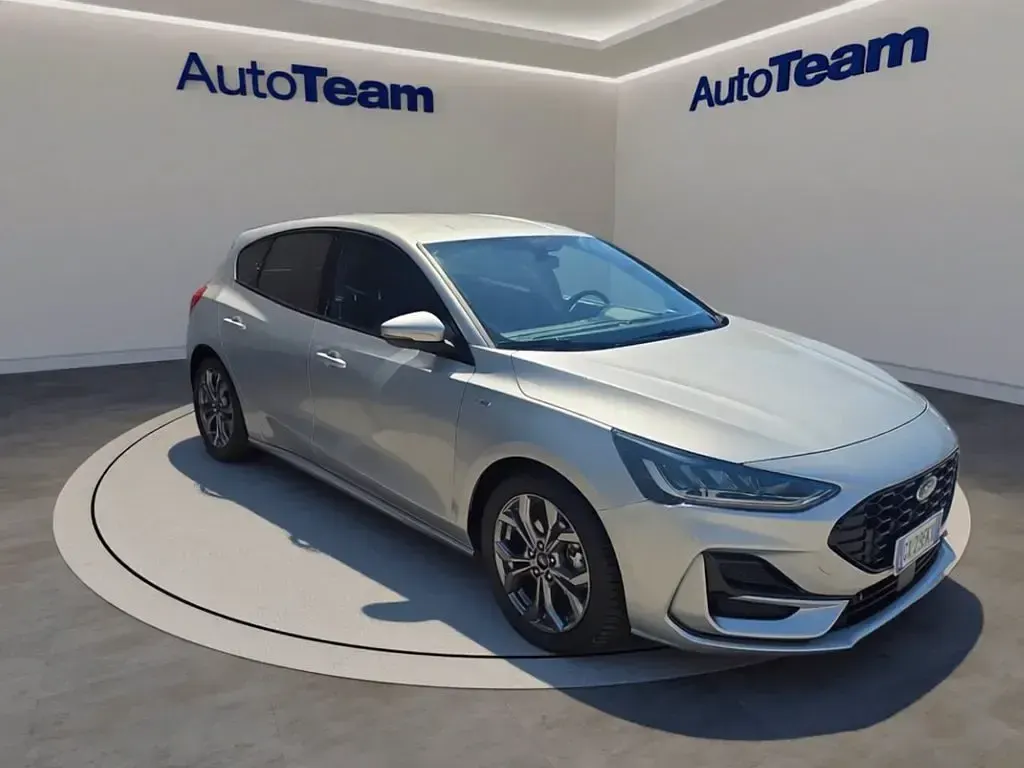Käytetty Ford Focus ST-Line 155 HP (114 kW) 2025 Hopea Sedan