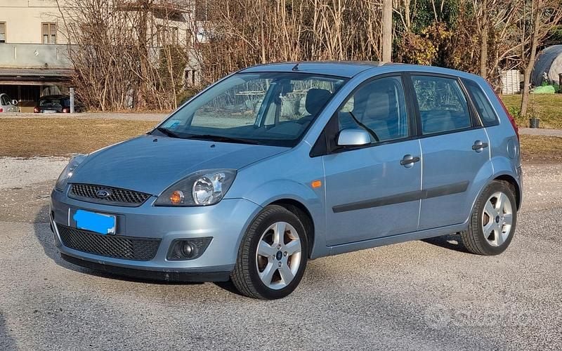 Usata 2006 Ford Fiesta Due volumi | 3100 € (Buon prezzo) - Immagine 1/4