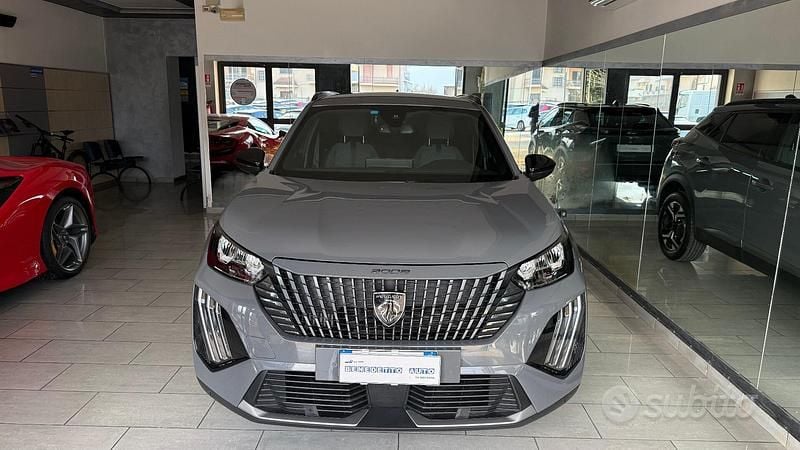 Usata Peugeot 2008 Allure 131 CV (96 kW) 2023 Grigio SUV