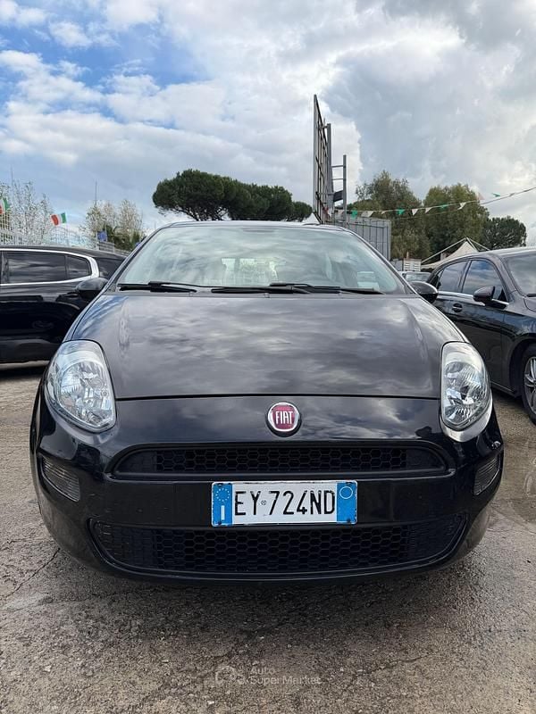 Nero Usata 2015 Fiat Grande Punto Utilitaria | 4500 € (Buon prezzo) - Immagine 1/4