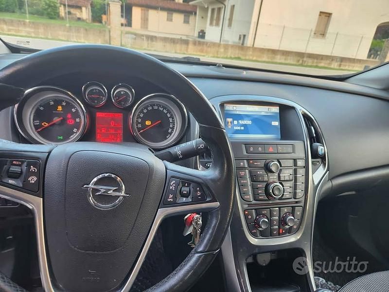 Usata Opel Astra 131 CV (96 kW) 2014 Grigio Station wagon