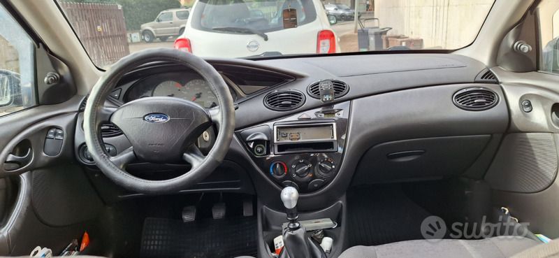 Usata Ford Focus Zetec 116 CV (85 kW) 2002 Grigio Berlina