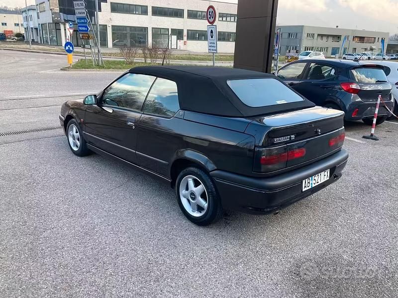 Usata Renault 19 93 CV (68 kW) 1994 Nero Cabrio