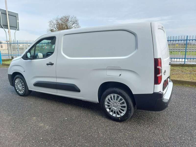 Usata Toyota Proace City City 101 CV (74 kW) 2024 Bianco Monovolume