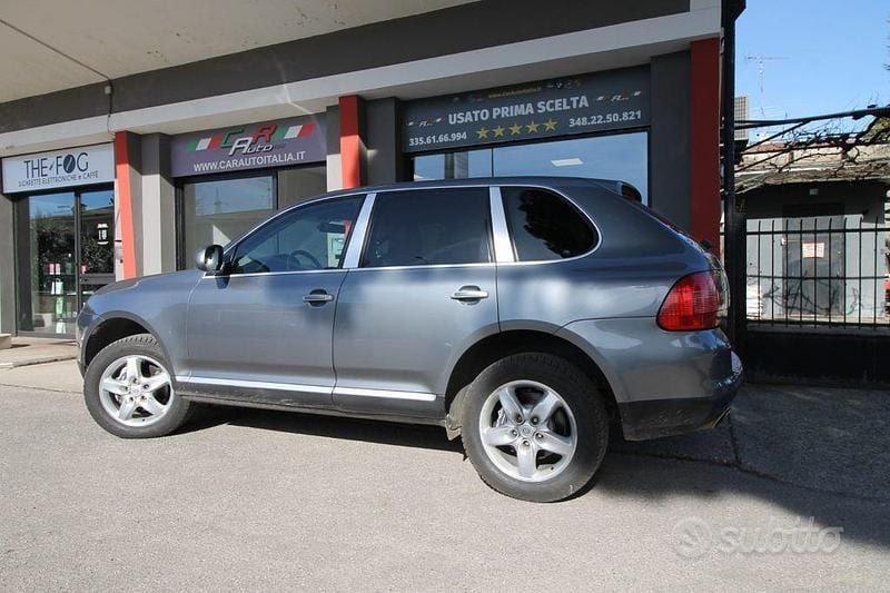Usata Porsche Cayenne 250 CV (183 kW) 2004 Grigio SUV