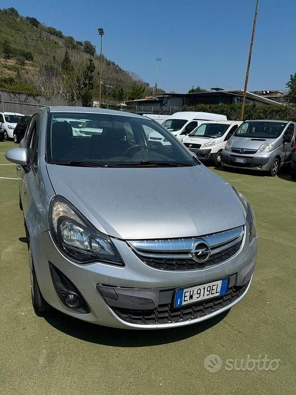 Usata Opel Corsa Edition 75 CV (55 kW) 2014 Grigio Utilitaria