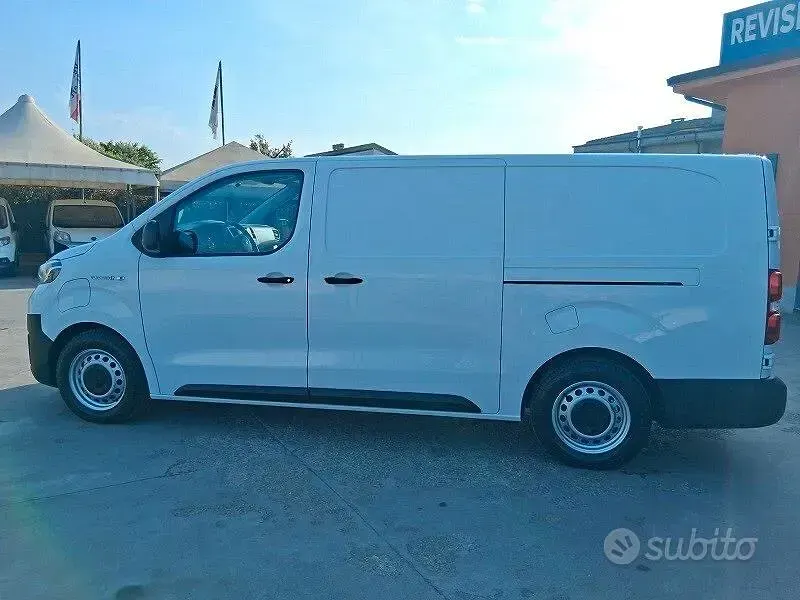 Second-hand Toyota Proace Active 56 kW (77 CP) 2024 Alb Monovolum