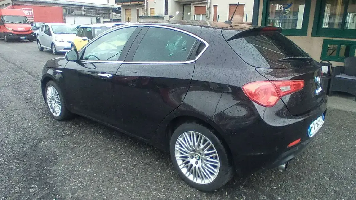 Usata Alfa Romeo Giulietta Progression 170 CV (125 kW) 2012 Nero Utilitaria
