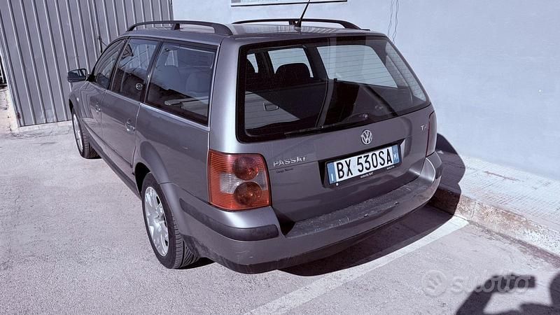 Usata VW Passat 130 CV (95 kW) 2001 Grigio Station wagon