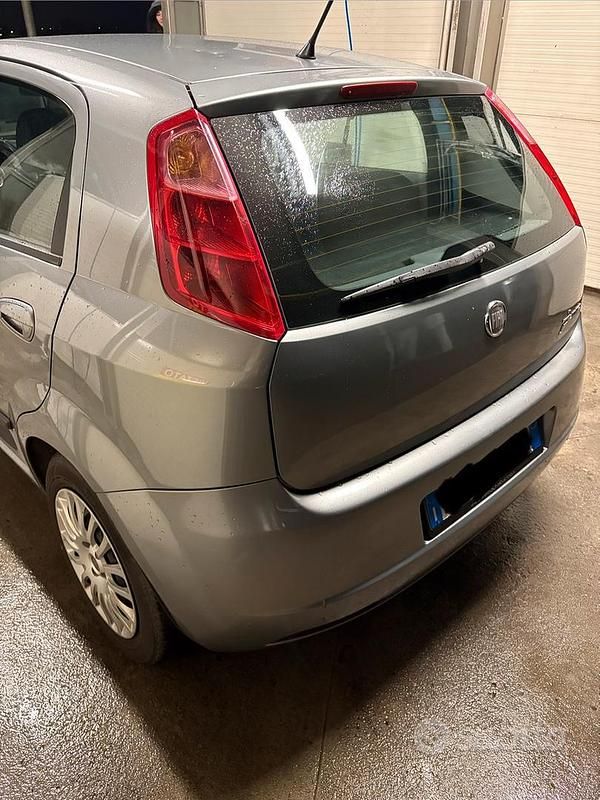Usata Fiat Grande Punto Dynamic 90 CV (66 kW) 2009 Grigio Utilitaria