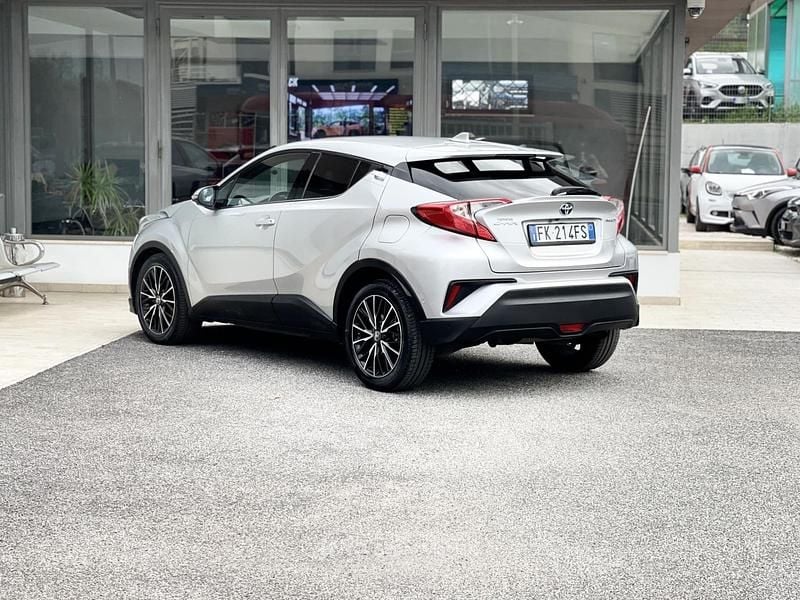 Usata Toyota C-HR 98 CV (72 kW) 2017 Argento SUV