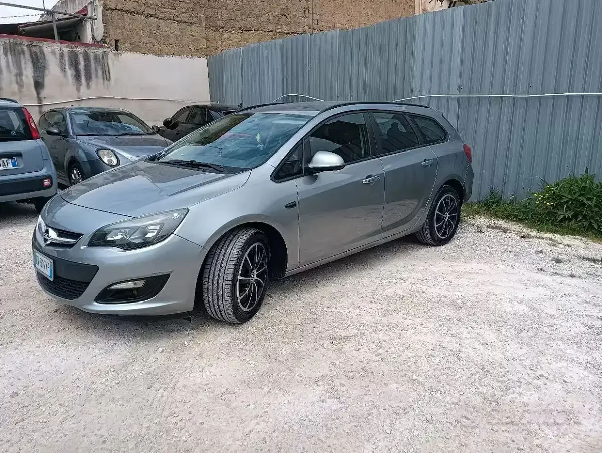 Usata Opel Astra 110 CV (80 kW) 2014 Station wagon