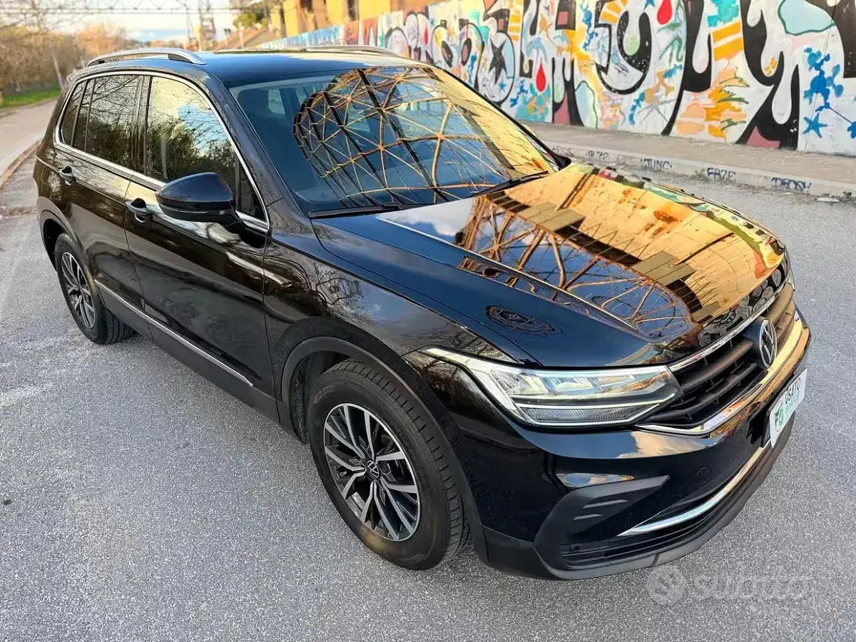 Usata VW Tiguan 131 CV (96 kW) 2023 Nero SUV