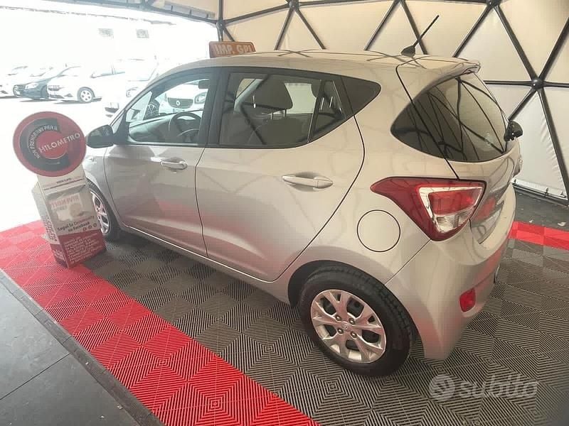Usata Hyundai i10 Comfort 66 CV (48 kW) 2016 Grigio Utilitaria