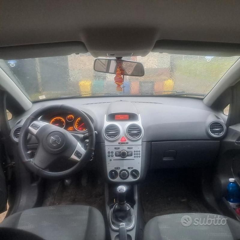 Usata Opel Corsa 90 CV (66 kW) 2012 Nero Berlina