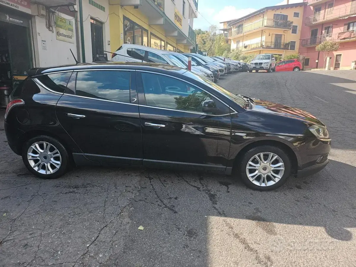 Usata Lancia Delta Gold 120 CV (88 kW) 2012 Nero Utilitaria