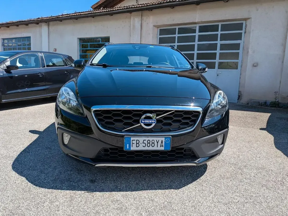 Usata Volvo V40 CC 120 CV (88 kW) 2016 Nero Station wagon