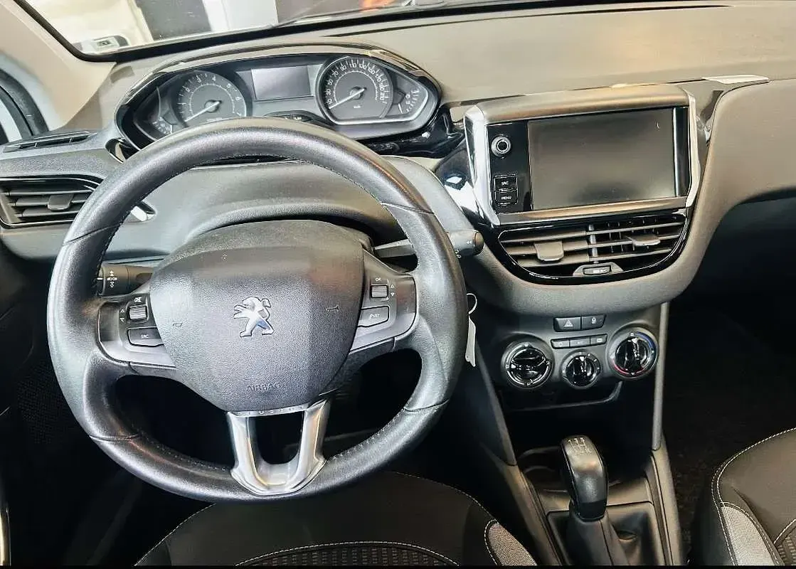 Usata Peugeot 208 82 CV (60 kW) 2016 Utilitaria