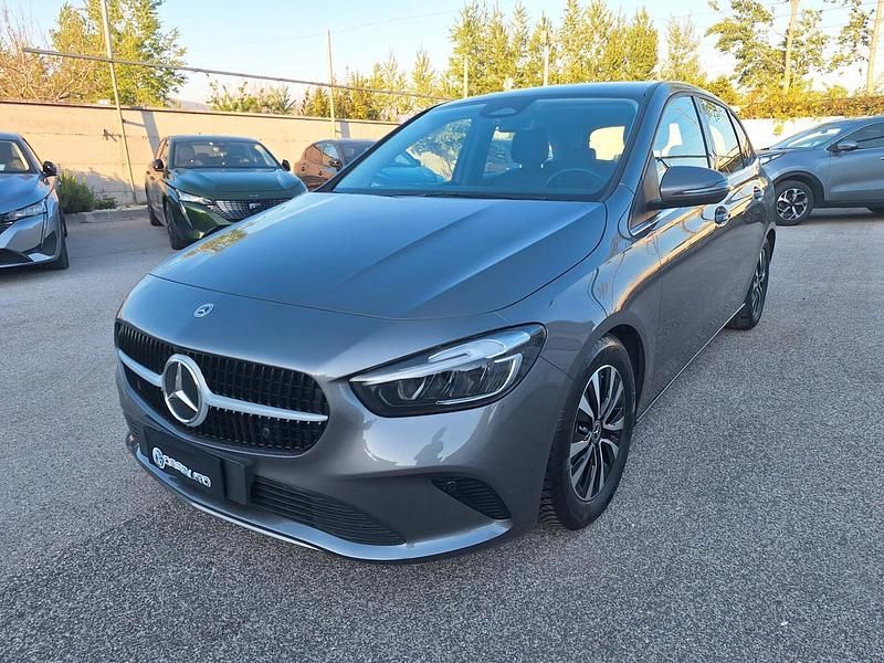 Usata Mercedes B180 Advanced 135 CV (99 kW) 2023 Grigio Monovolume