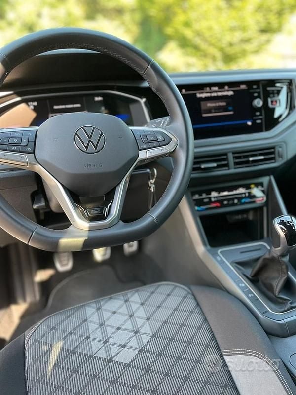 Usata VW Polo R-line 95 CV (69 kW) 2023 Bianco Utilitaria
