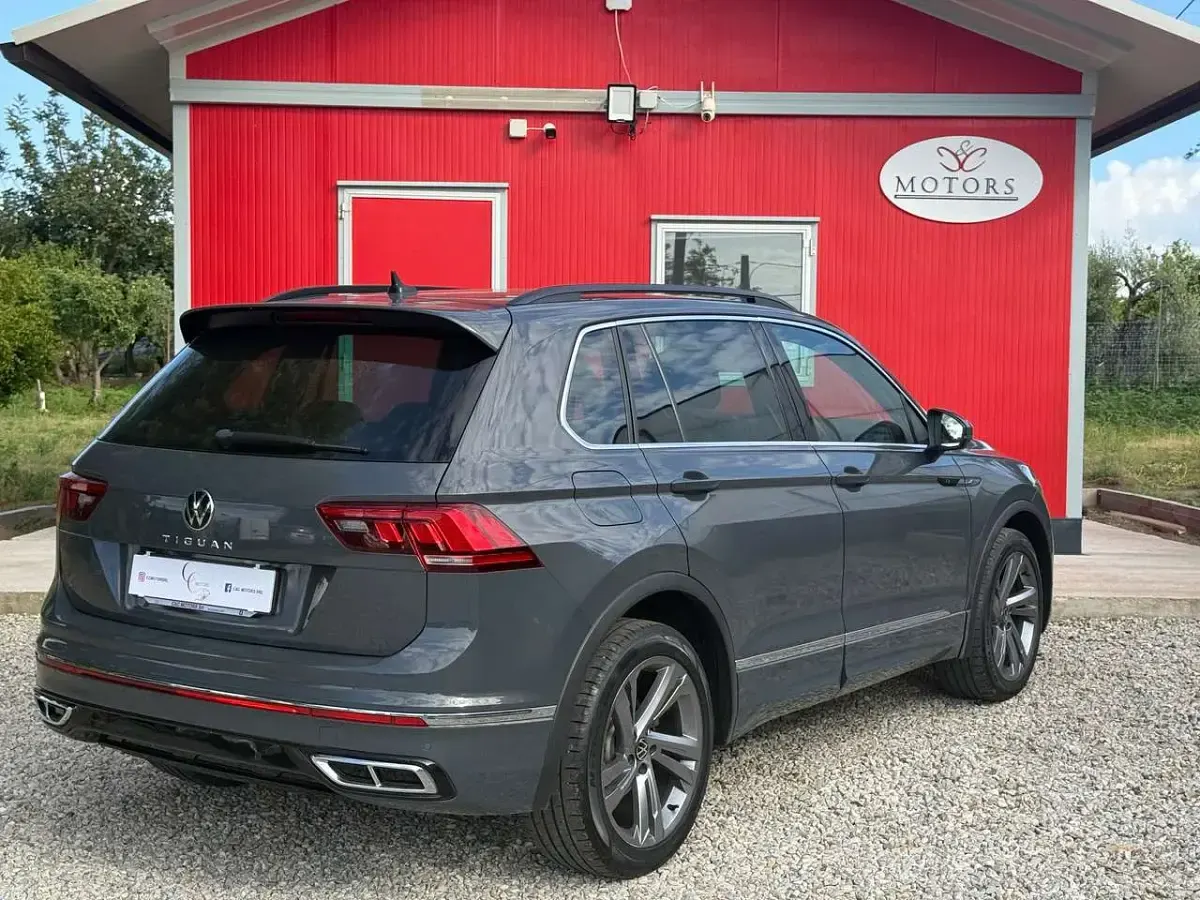 Usata VW Tiguan R-line 150 CV (110 kW) 2022 Dolphin grey SUV