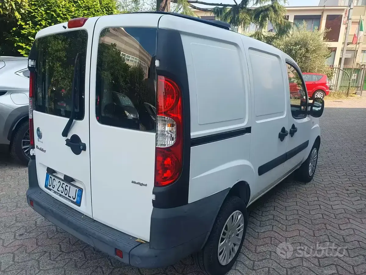 Usata Fiat Doblò 85 CV (62 kW) 2007 Bianco Monovolume