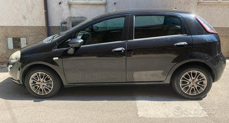 Usata Fiat Punto 95 CV (69 kW) 2012 Nero Utilitaria