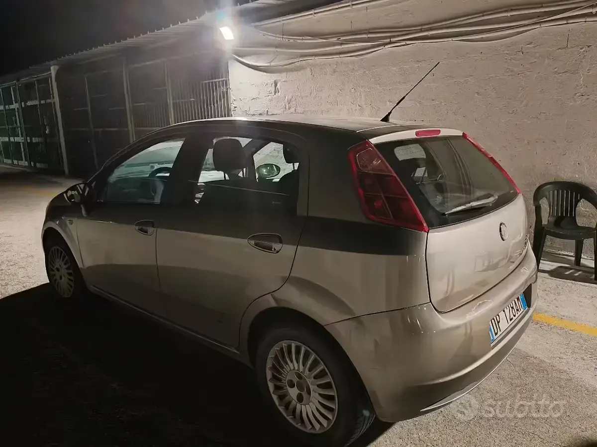 Usata Fiat Grande Punto 75 CV (55 kW) 2008 Grigio Utilitaria