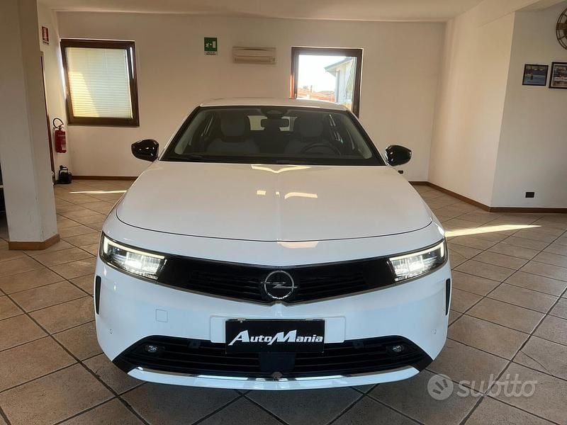 Usata Opel Astra Edition 131 CV (96 kW) 2023 Bianco Berlina