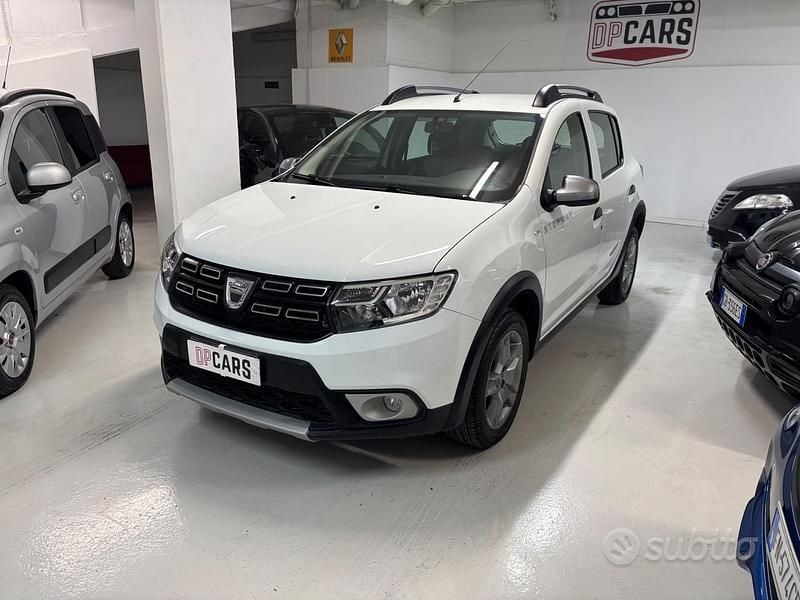 Bianco Usata 2018 Dacia Sandero Stepway Tre volumi | 7999 € (Buon prezzo) - Immagine 1/4