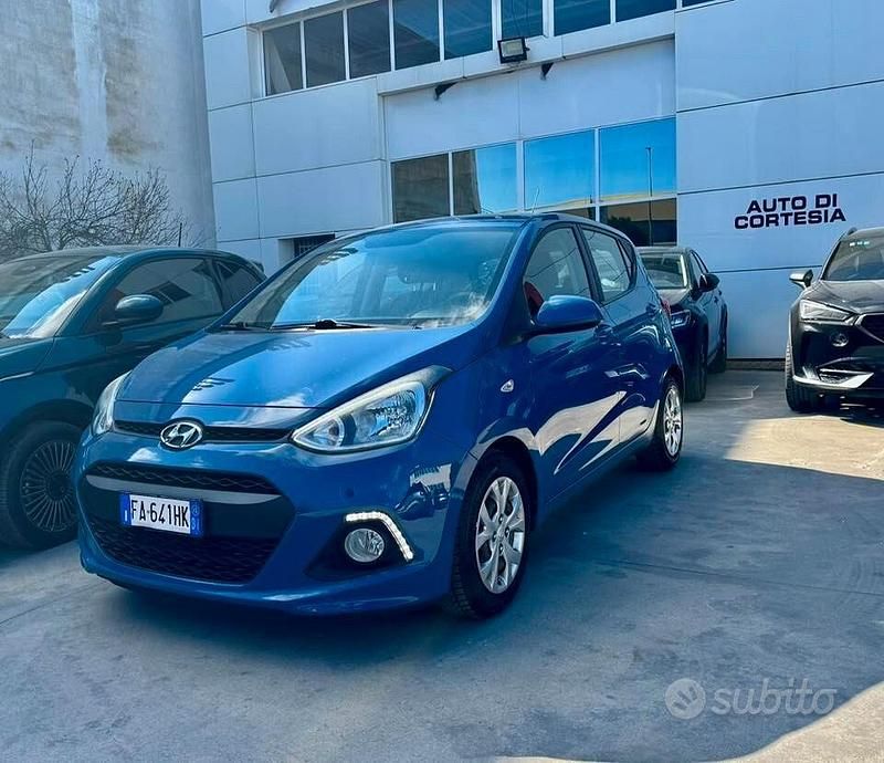 Usata Hyundai i10 67 CV (49 kW) 2015 Blu Utilitaria