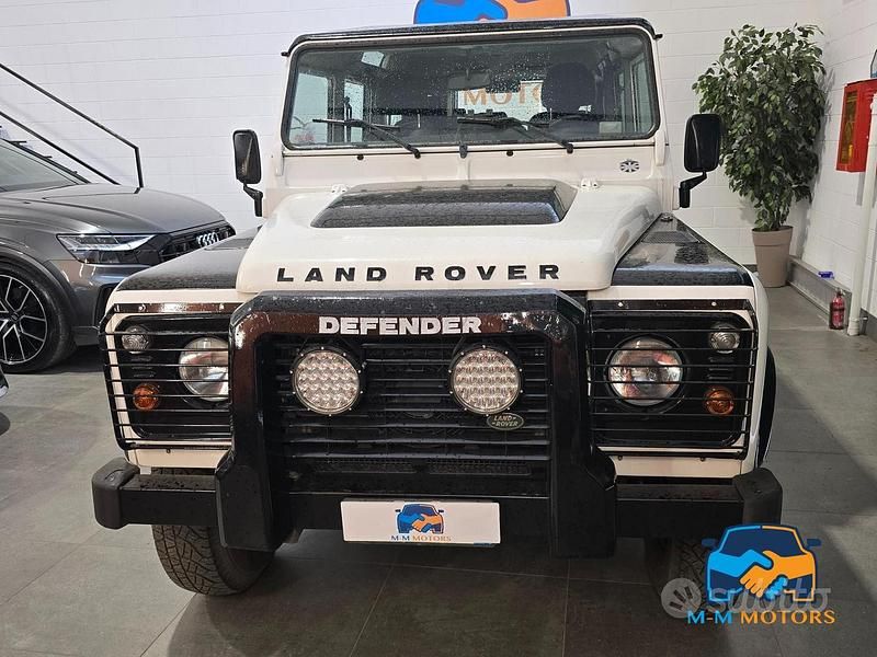 Usata Land Rover Defender 122 CV (89 kW) 2013 Bianco