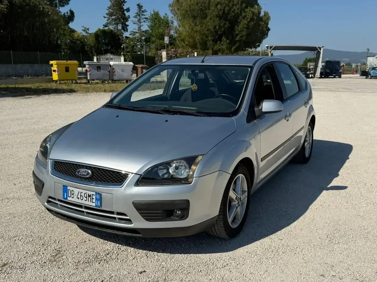 Usata Ford Focus 90 CV (66 kW) 2007 Argento Berlina