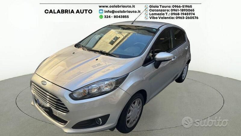 Grigio(met.) Usata 2014 Ford Fiesta Due volumi | 6950 € (Buon prezzo) - Immagine 1/2