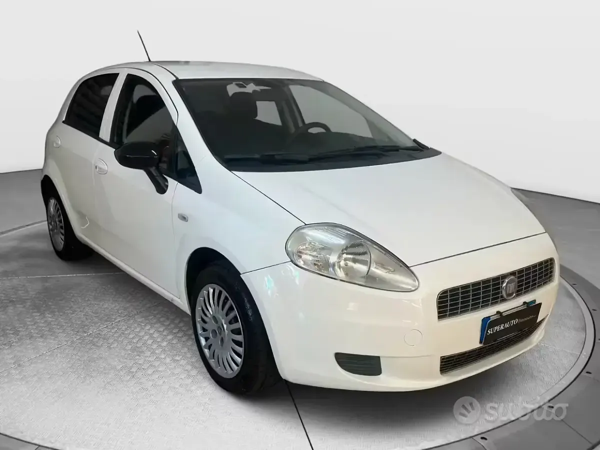 Usata Fiat Grande Punto Dynamic 75 CV (55 kW) 2009 Nero Utilitaria