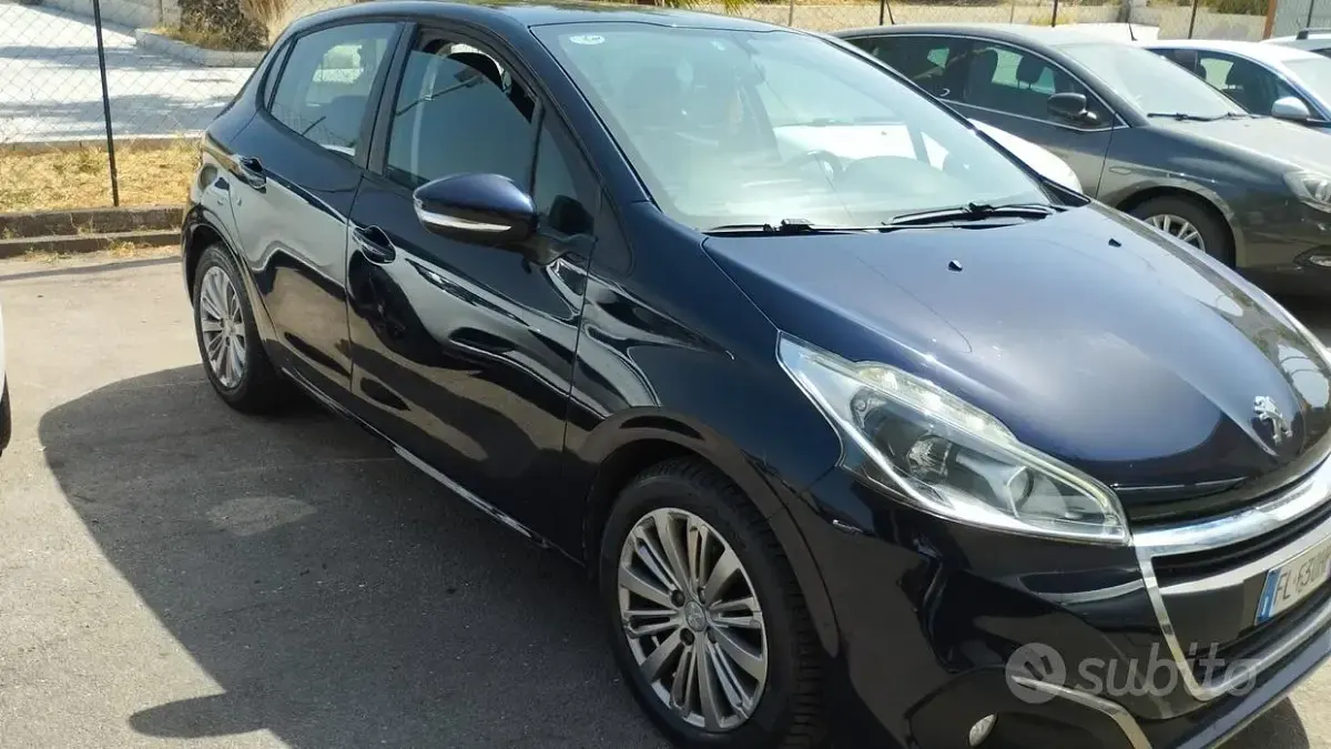 Usata Peugeot 208 Active 82 CV (60 kW) 2017 Bluazzurro Utilitaria