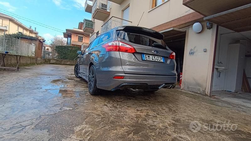 Usata Ford Focus Individual 163 CV (119 kW) 2013 Grigio Station wagon