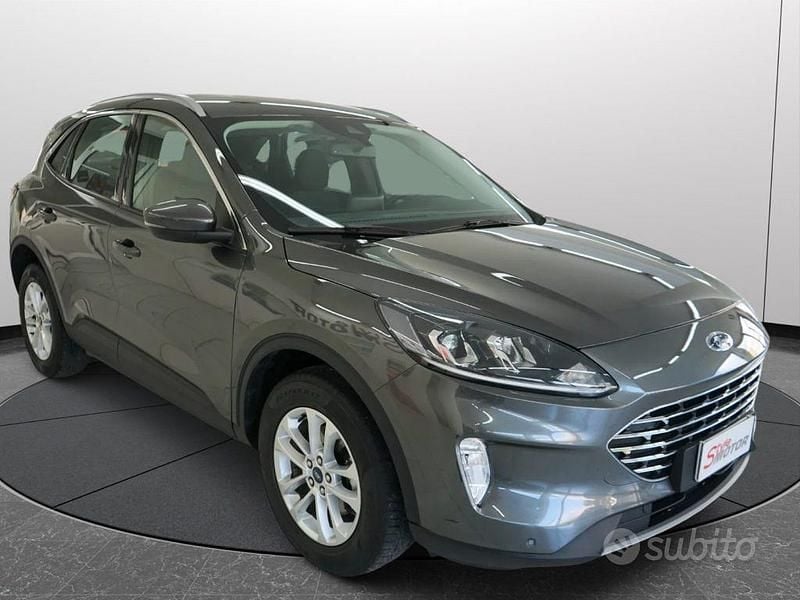 Usata Ford Kuga Titanium 190 CV (139 kW) 2022 Grigio scuro SUV