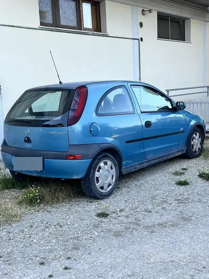 Usata Opel Corsa 75 CV (55 kW) 2001 Bluazzurro Utilitaria