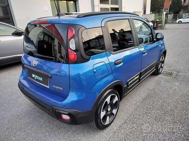 Käytetty Fiat Panda Cross Cross 69 HP (50 kW) 2025 Sininen Viistoperä