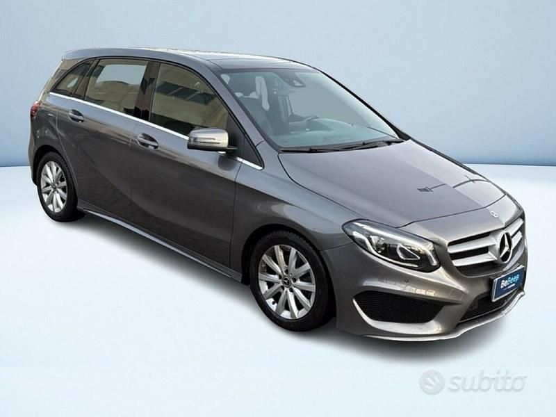 Usata Mercedes B200 Premium 136 CV (100 kW) 2018 Grigio Monovolume