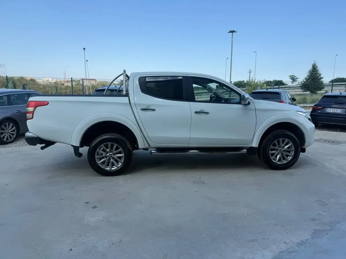 Usata Mitsubishi L200 Intense 154 CV (113 kW) 2016 Bianco Pick-up
