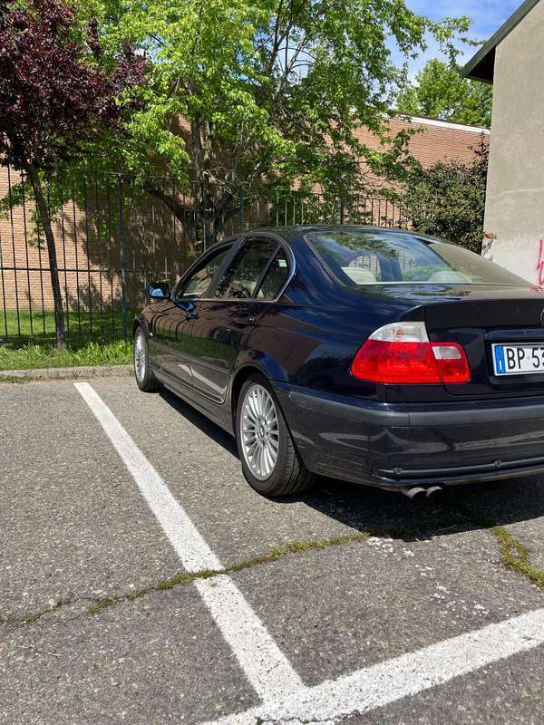 Usato 2000 BMW 320 2.0 Benzin 170 CV (8.400 €)
