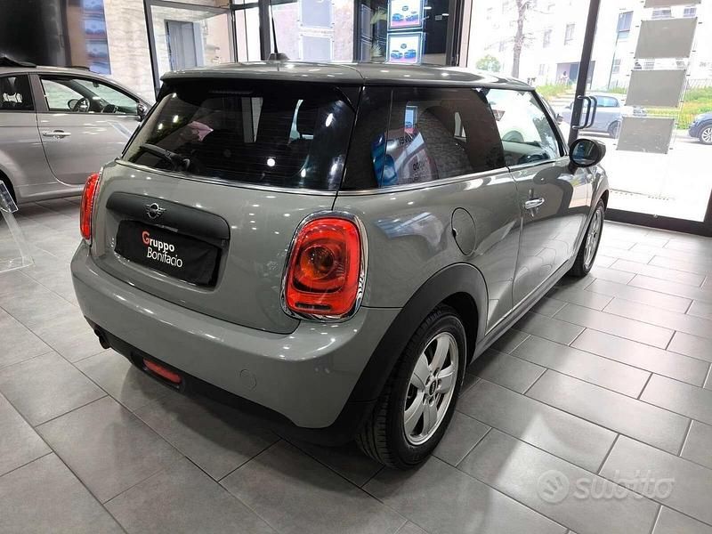Usata Mini ONE 102 CV (75 kW) 2020 Grigio Utilitaria