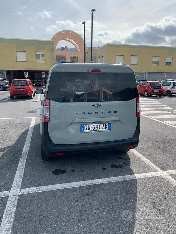 Usata Ford Tourneo Courier Active 125 CV (91 kW) 2025 Grigio Monovolume
